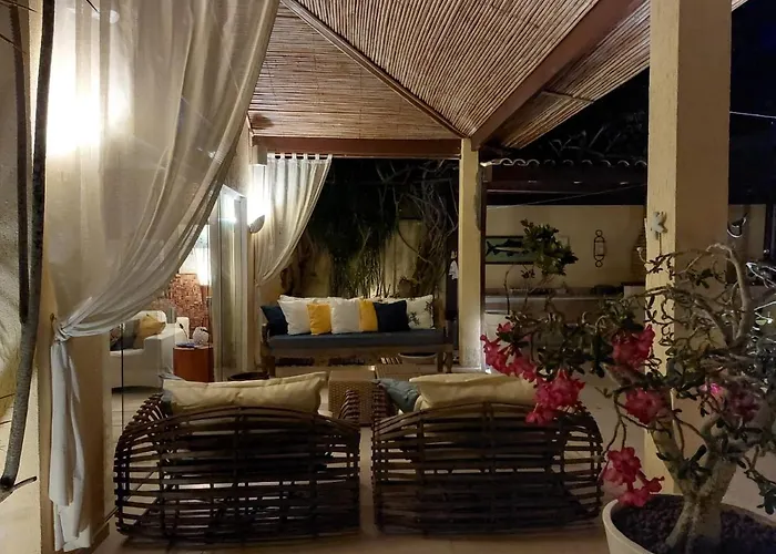 Casa Alto Padrao Na Ferradura Em Condominio Com Piscina Privativa